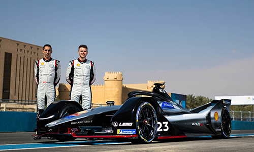 3-日產(chǎn)汽車e.dams車隊(duì)車手塞巴斯蒂安·布埃米（Sebastien Buemi）及奧利弗·羅蘭德(Oliver Rowland)首戰(zhàn)分獲第六、七名的好成績（文章內(nèi)）.jpg